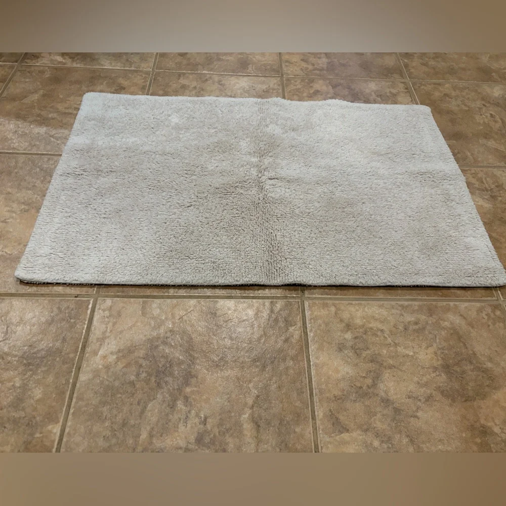 Pottery Barn Classic Organic Loop Bath Mat, Gray Mist, 21.5” x 34”, LIKE NEW
